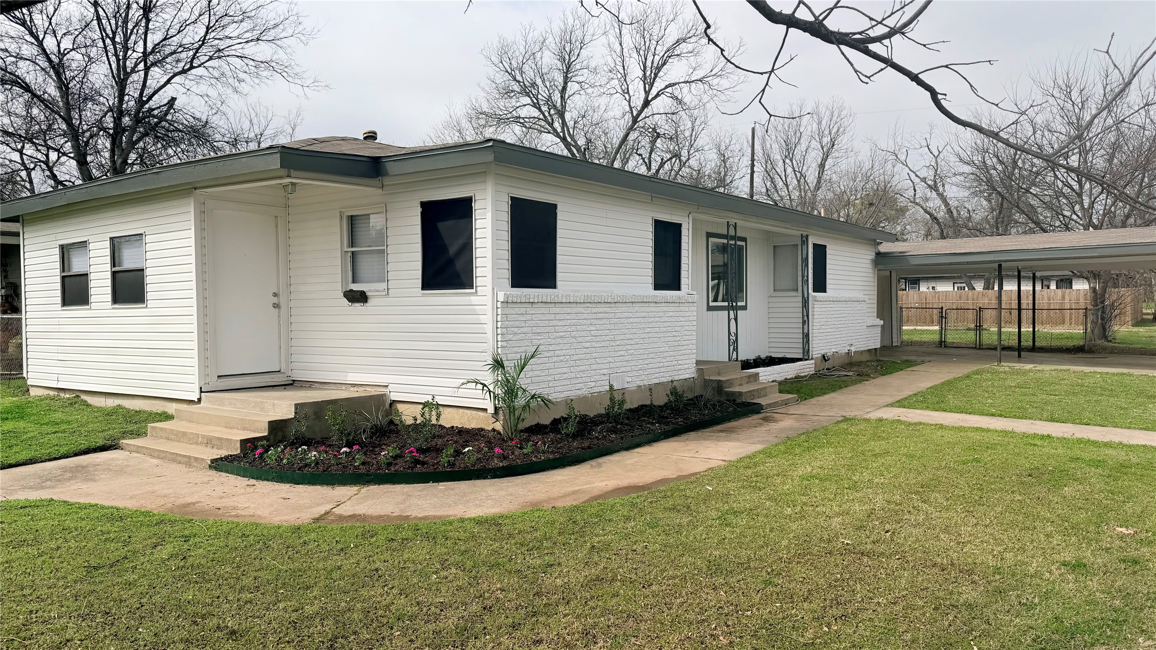 1102 Poindexter Avenue Cleburne TX 76033