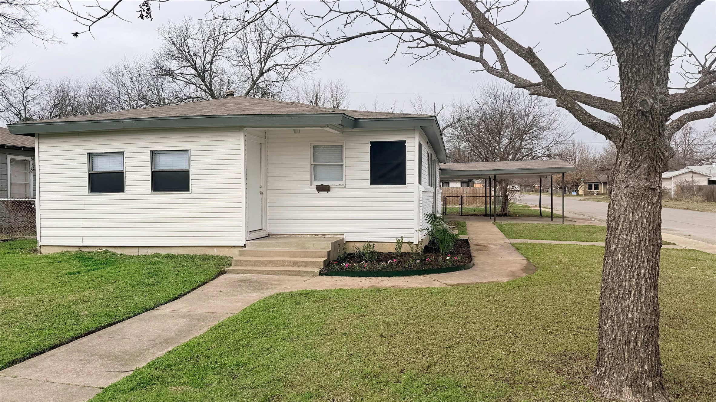 1102 Poindexter Avenue Cleburne TX 76033