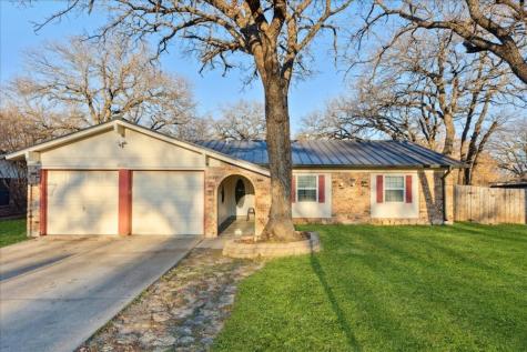 1025 Gladstone Avenue Azle TX 76020