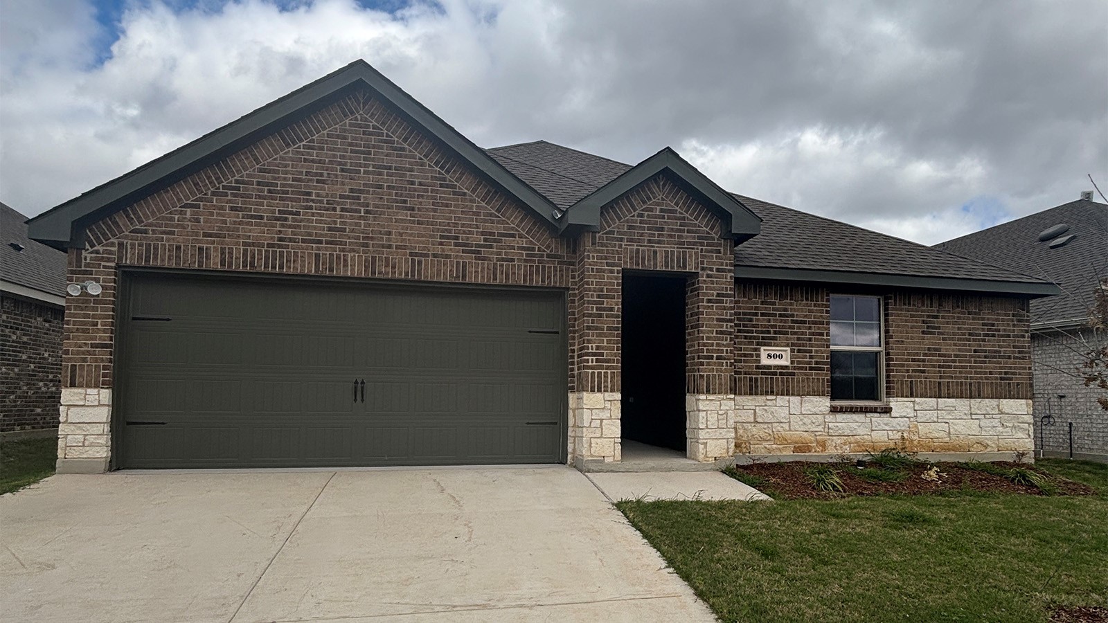 800 Barton Drive Ennis TX 75119