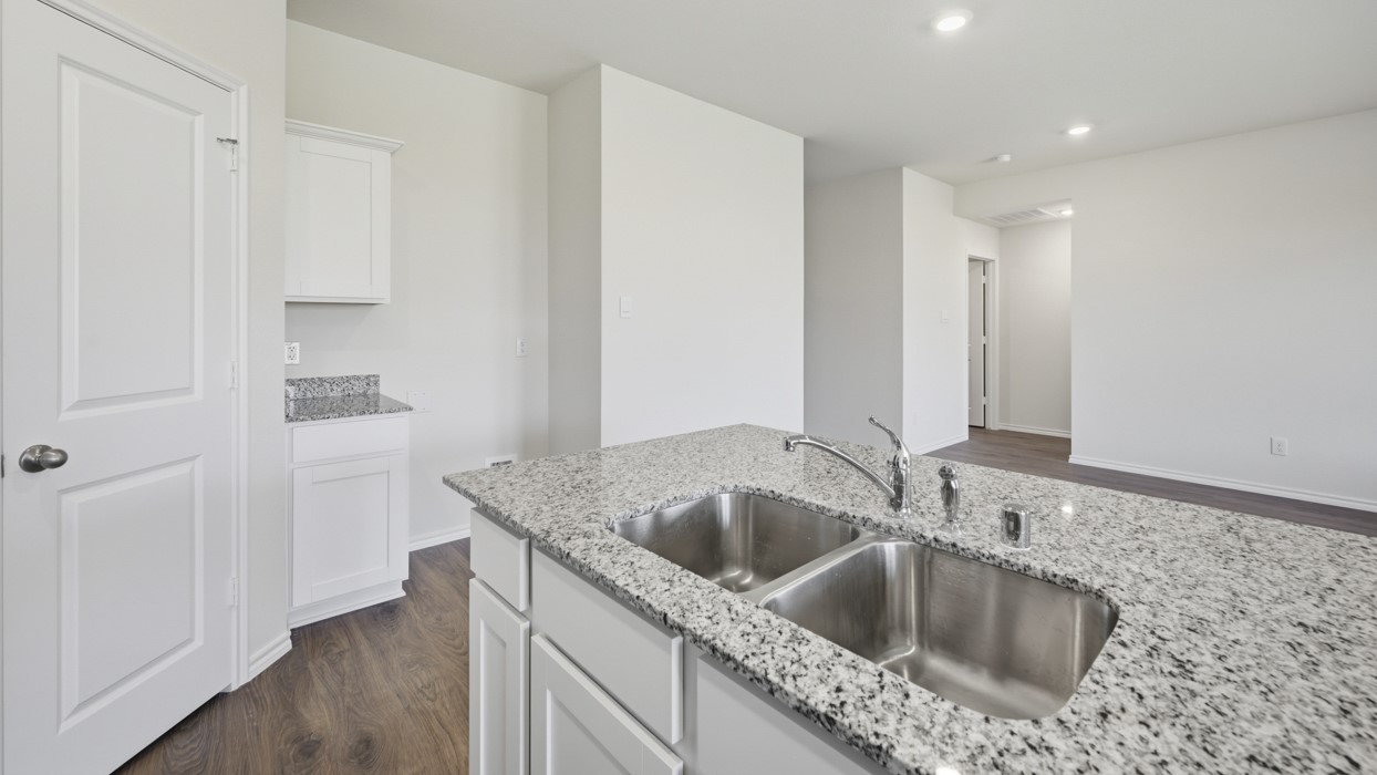800 Barton Drive Ennis TX 75119