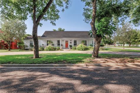 805 W 15th Street Brady TX 76825