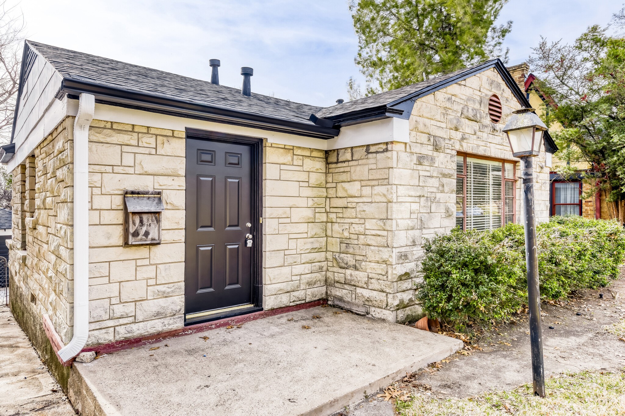 6918 Vivian Avenue Dallas TX 75223