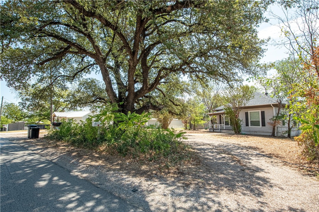 1214 Jameson Street Weatherford TX 76086