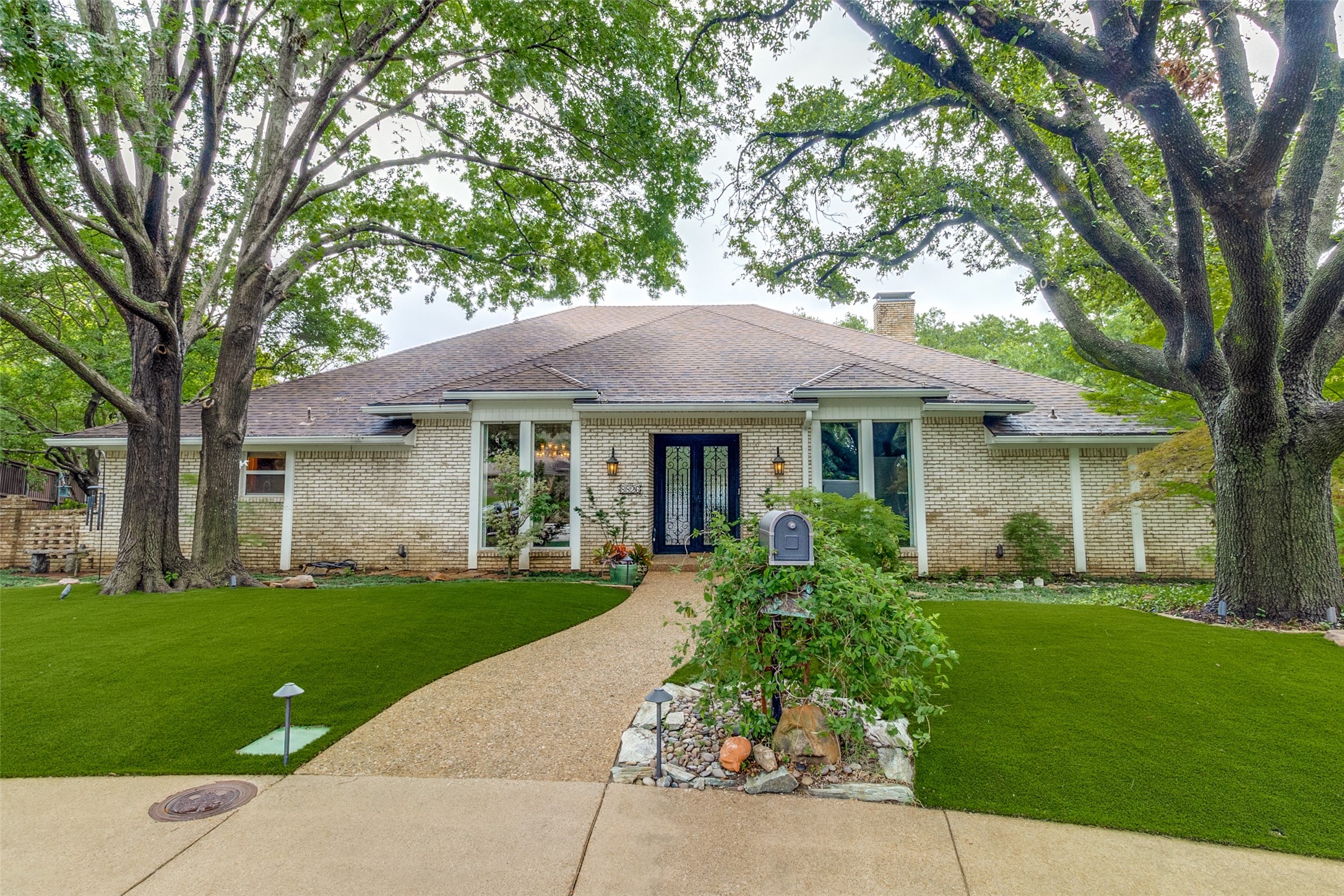 8826 Vista Oaks Circle Dallas TX 75243