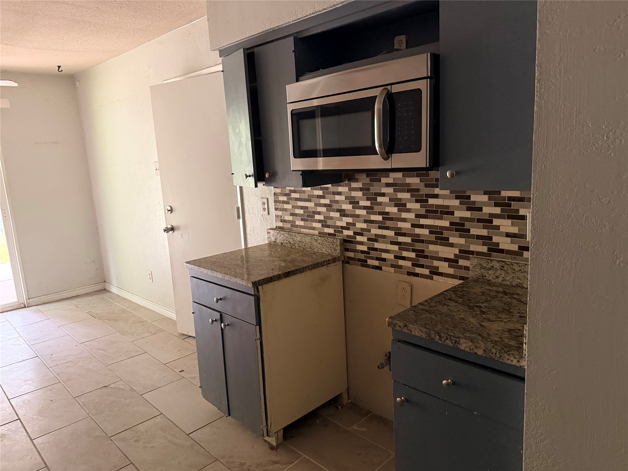 4060 Random Circle Garland TX 75043