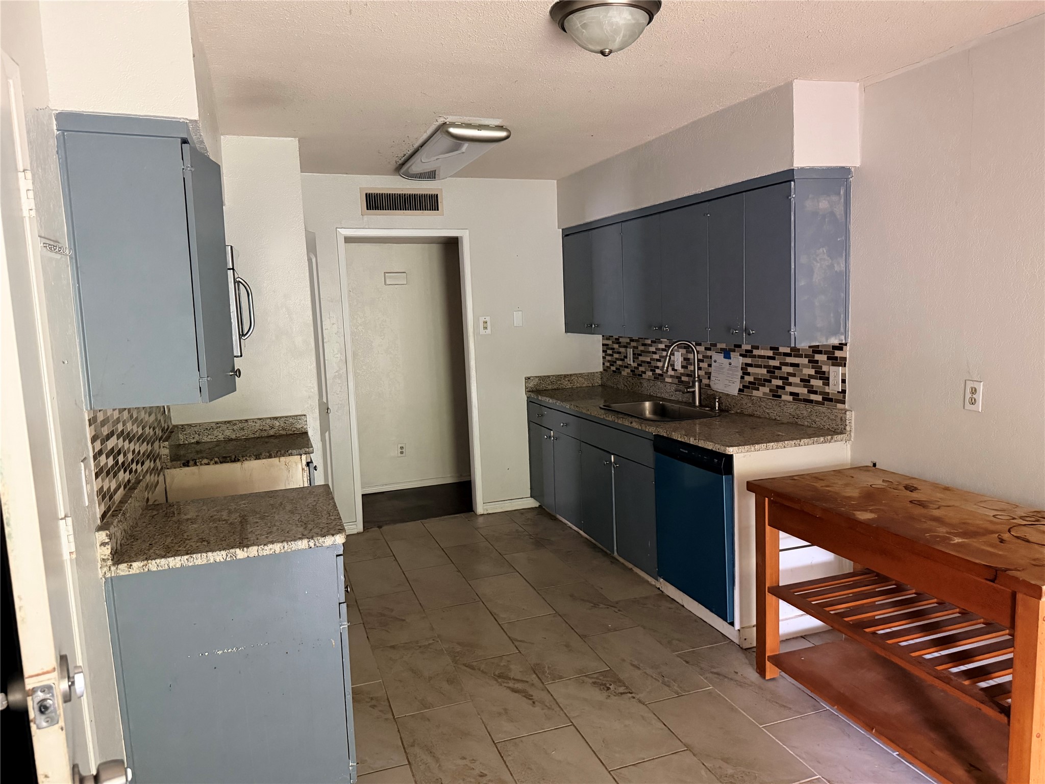 4060 Random Circle Garland TX 75043