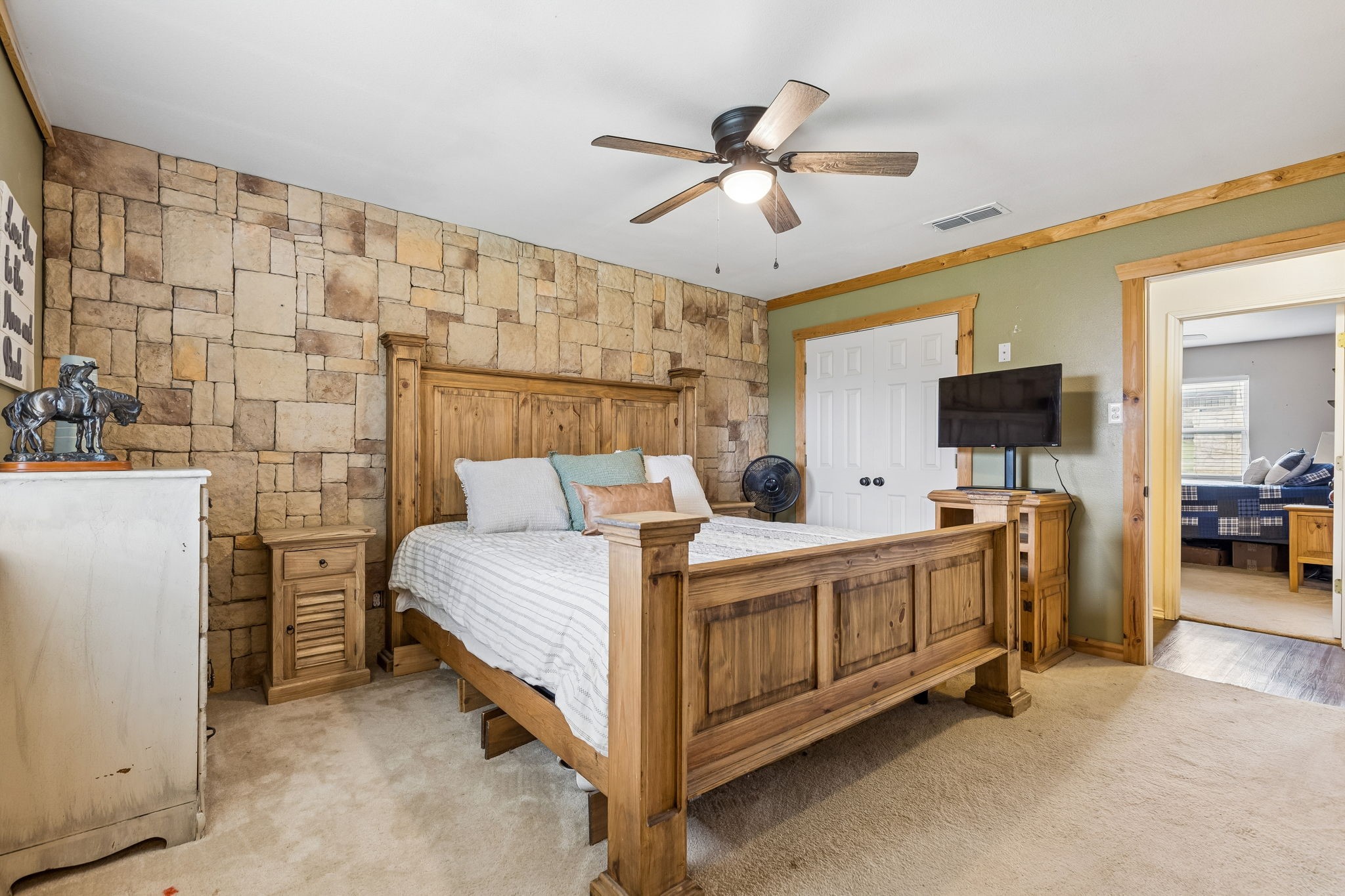 1087 County Road 2395 Alvord TX 76225