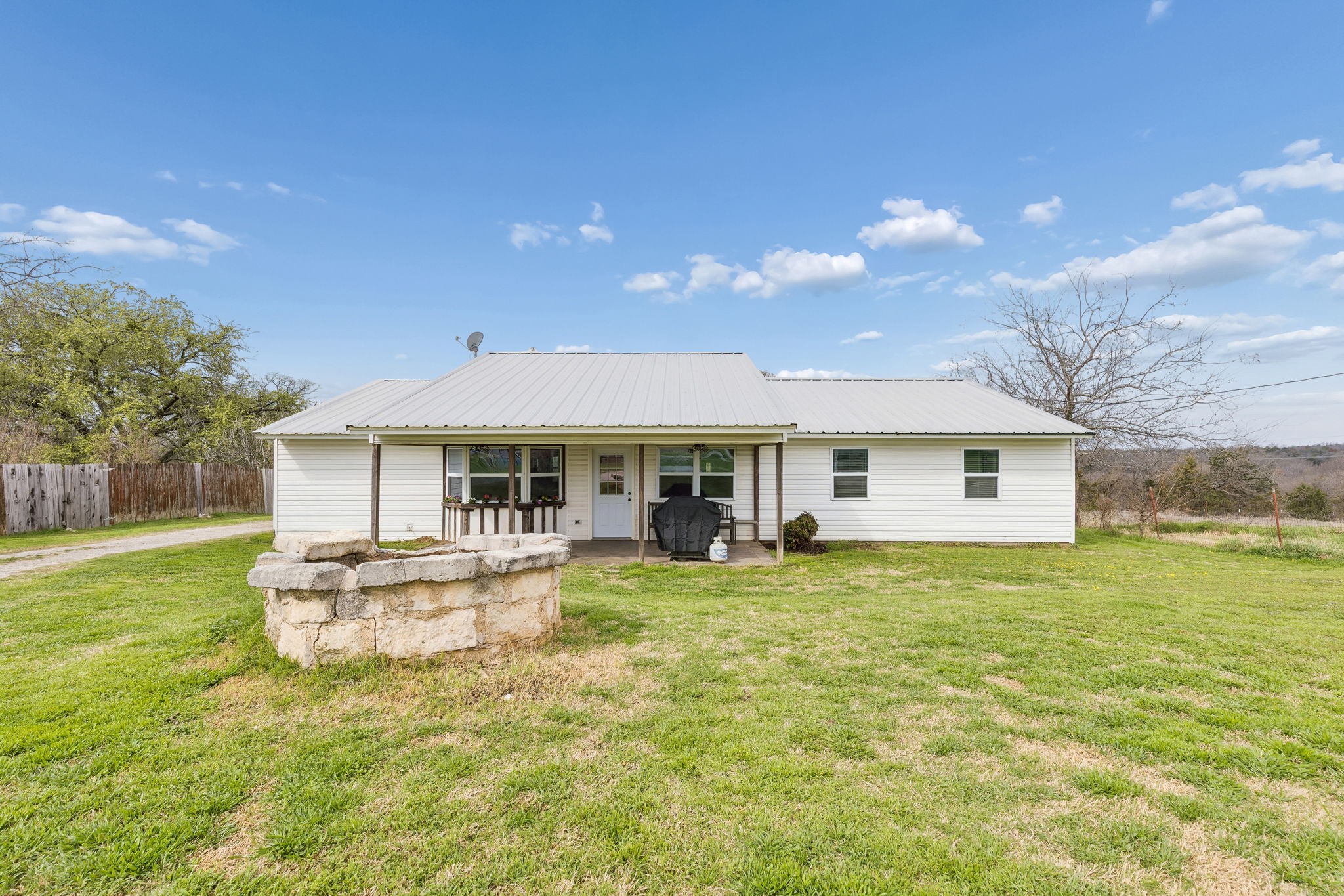 1087 County Road 2395 Alvord TX 76225