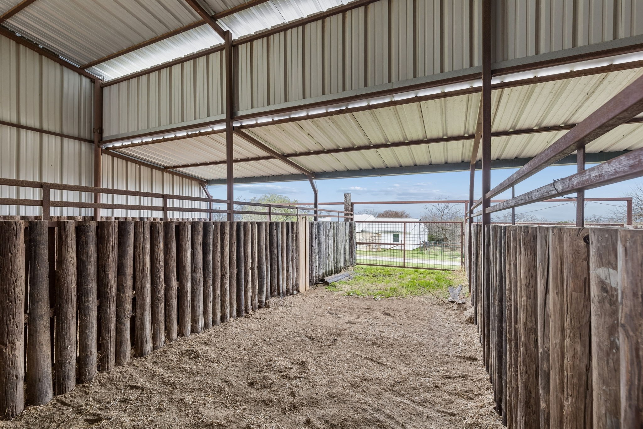 1087 County Road 2395 Alvord TX 76225