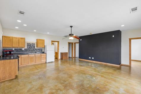 1087 County Road 2395 Alvord TX 76225