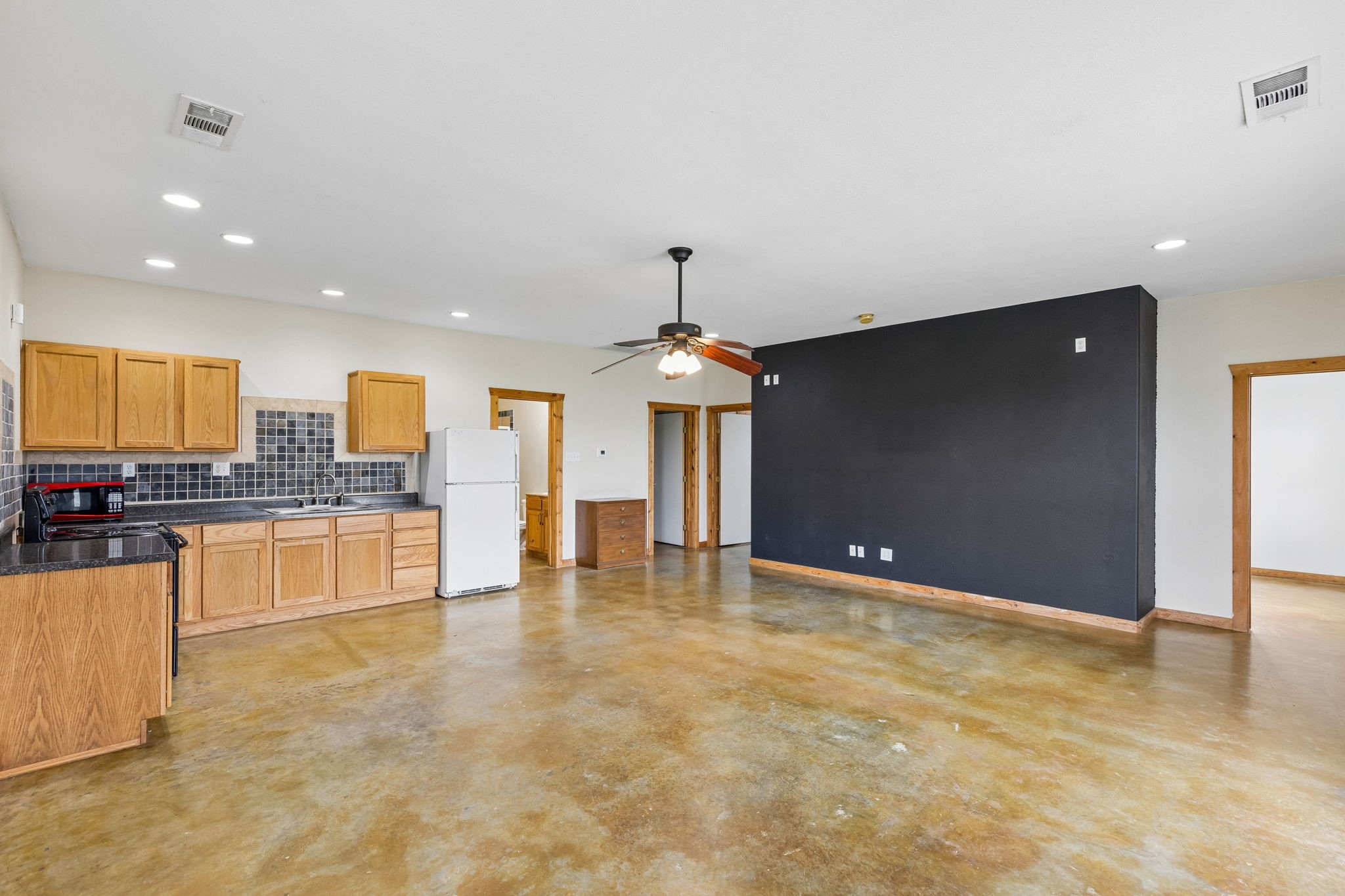 1087 County Road 2395 Alvord TX 76225