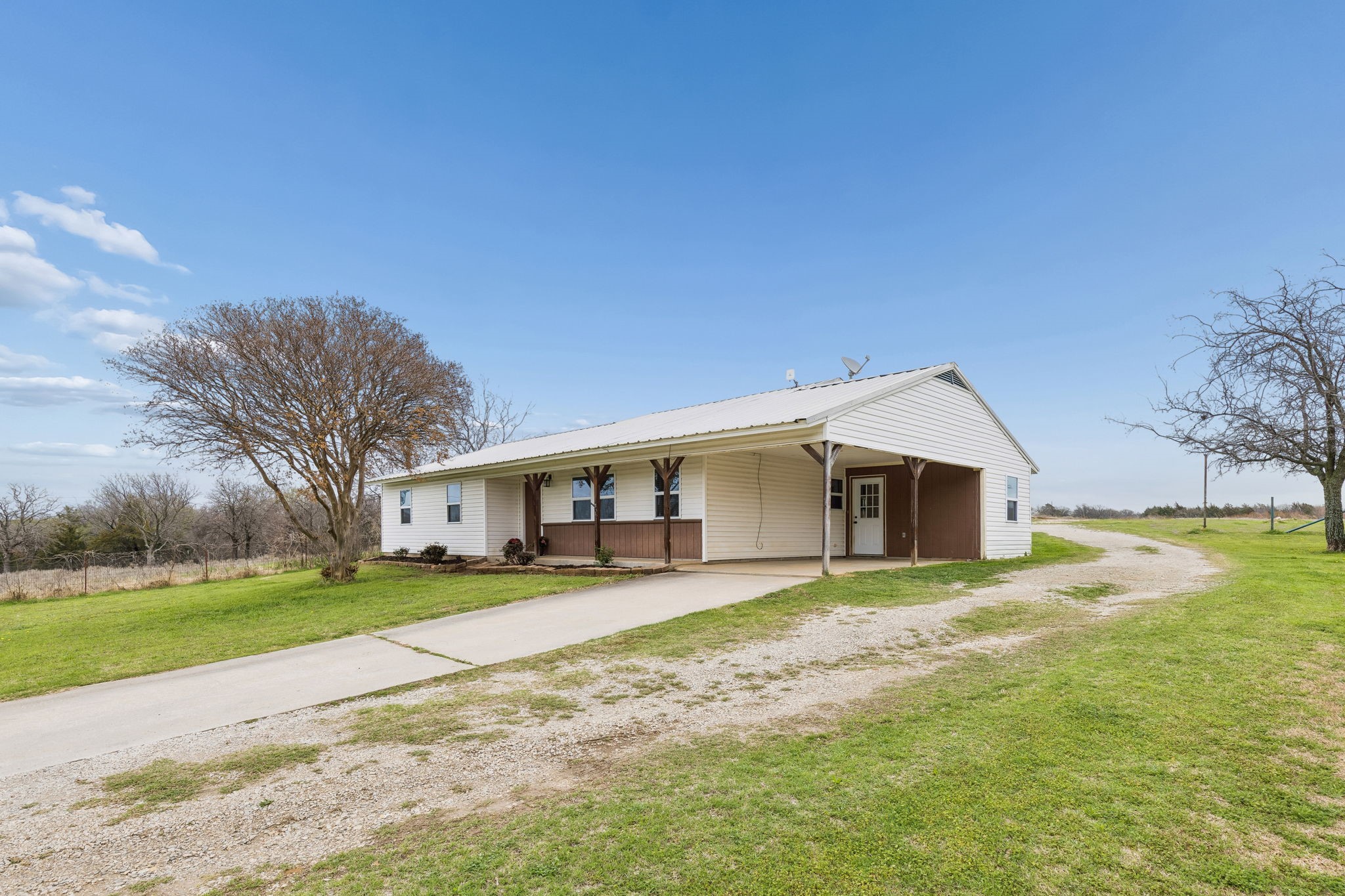 1087 County Road 2395 Alvord TX 76225