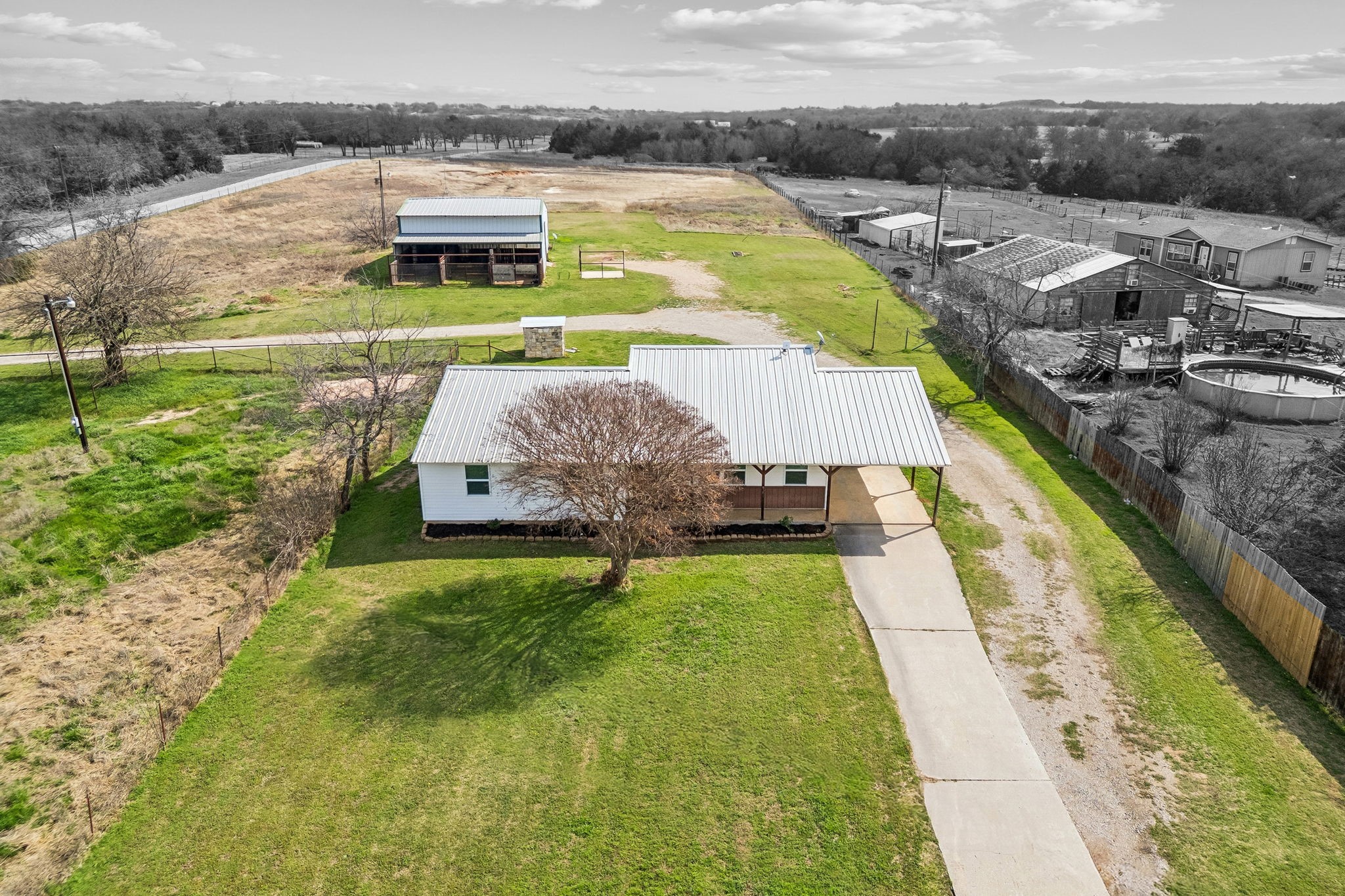 1087 County Road 2395 Alvord TX 76225