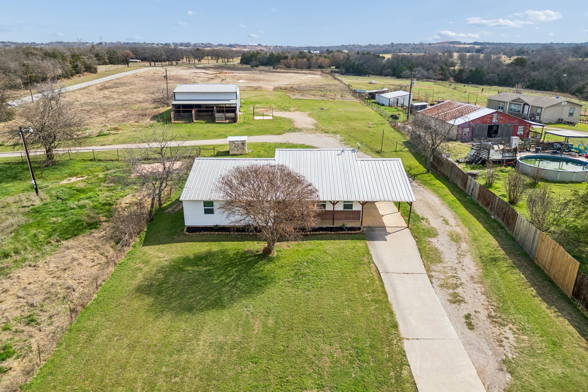 1087 County Road 2395 Alvord TX 76225