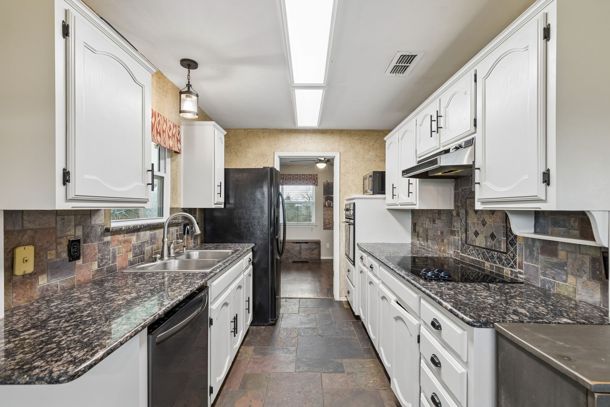 1087 County Road 2395 Alvord TX 76225