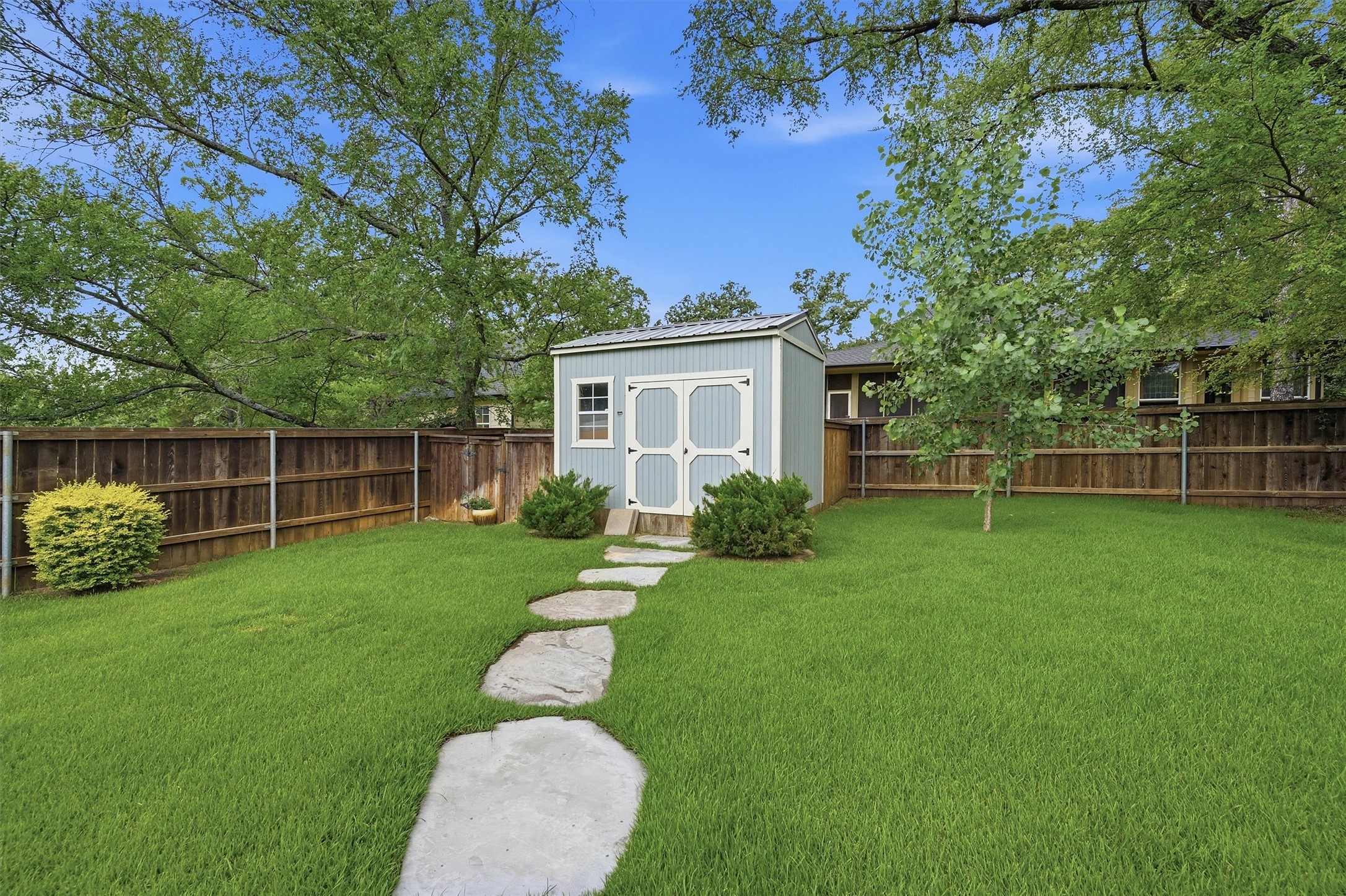 215 Pueblo Drive Lake Kiowa TX 76240