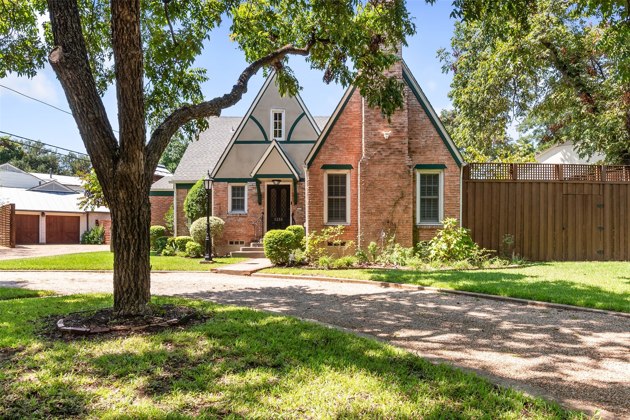 1215 N Oak Cliff Boulevard Dallas TX 75208