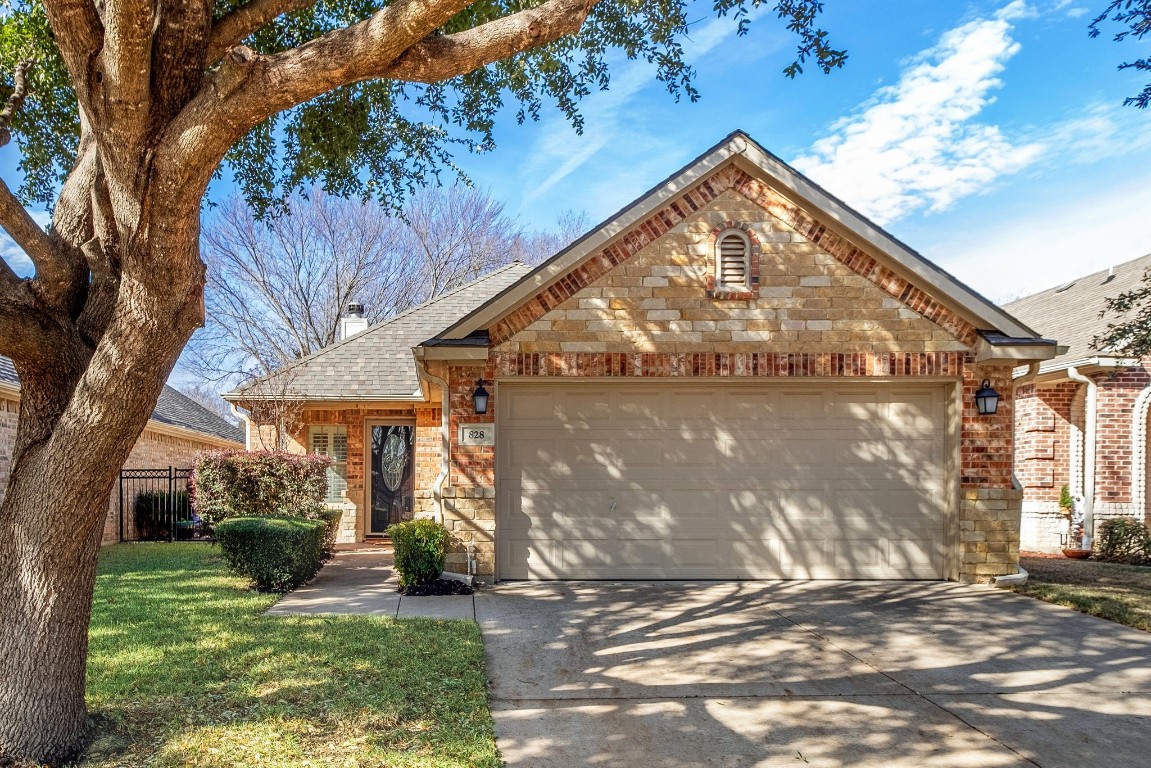 828 Claycourt Circle Fort Worth TX 76120