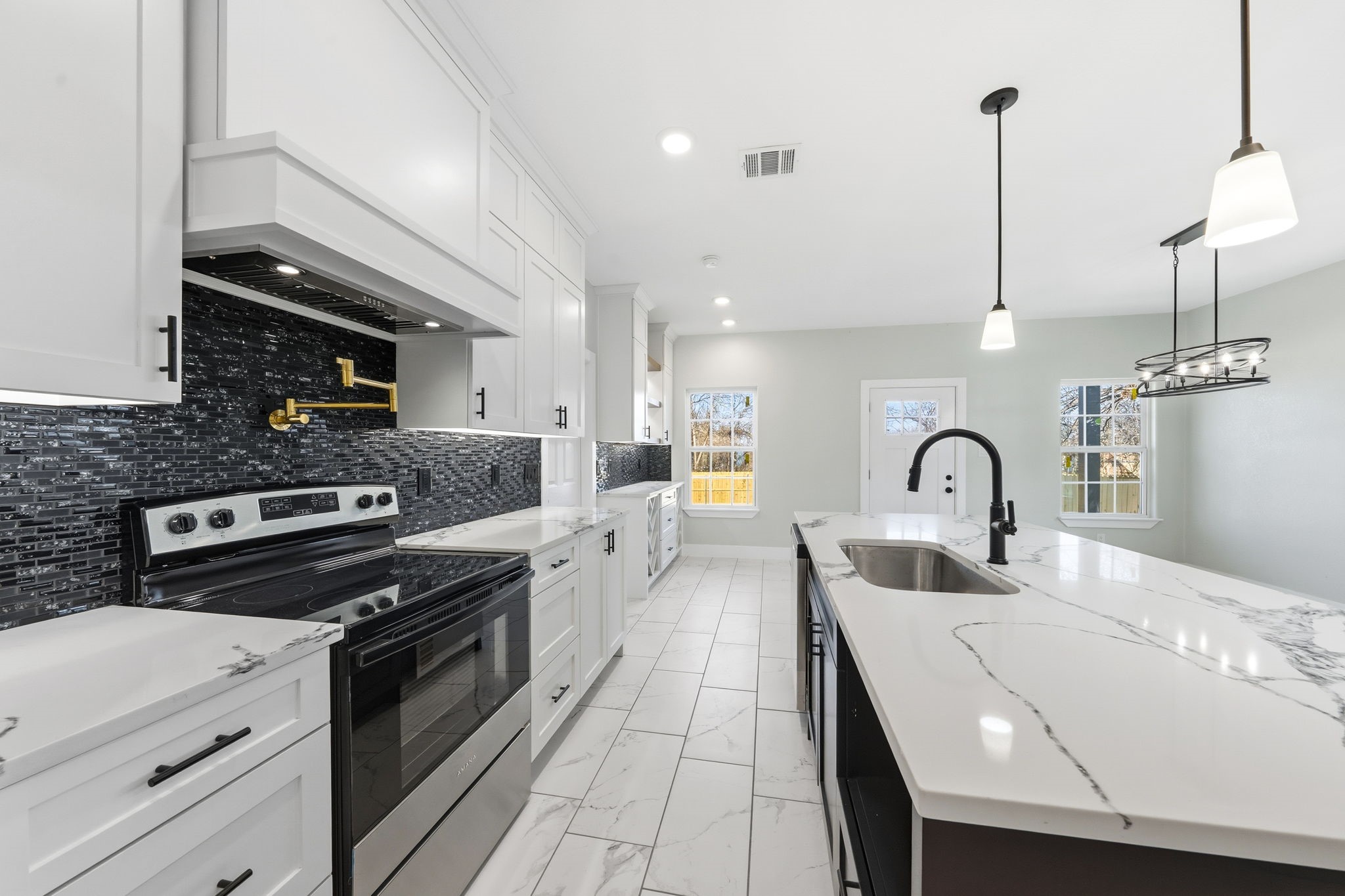 1202 N Breckenridge Street Ennis TX 75119