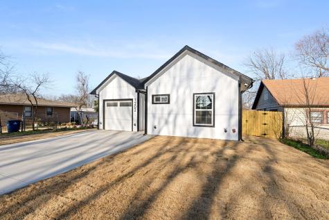 1202 N Breckenridge Street Ennis TX 75119