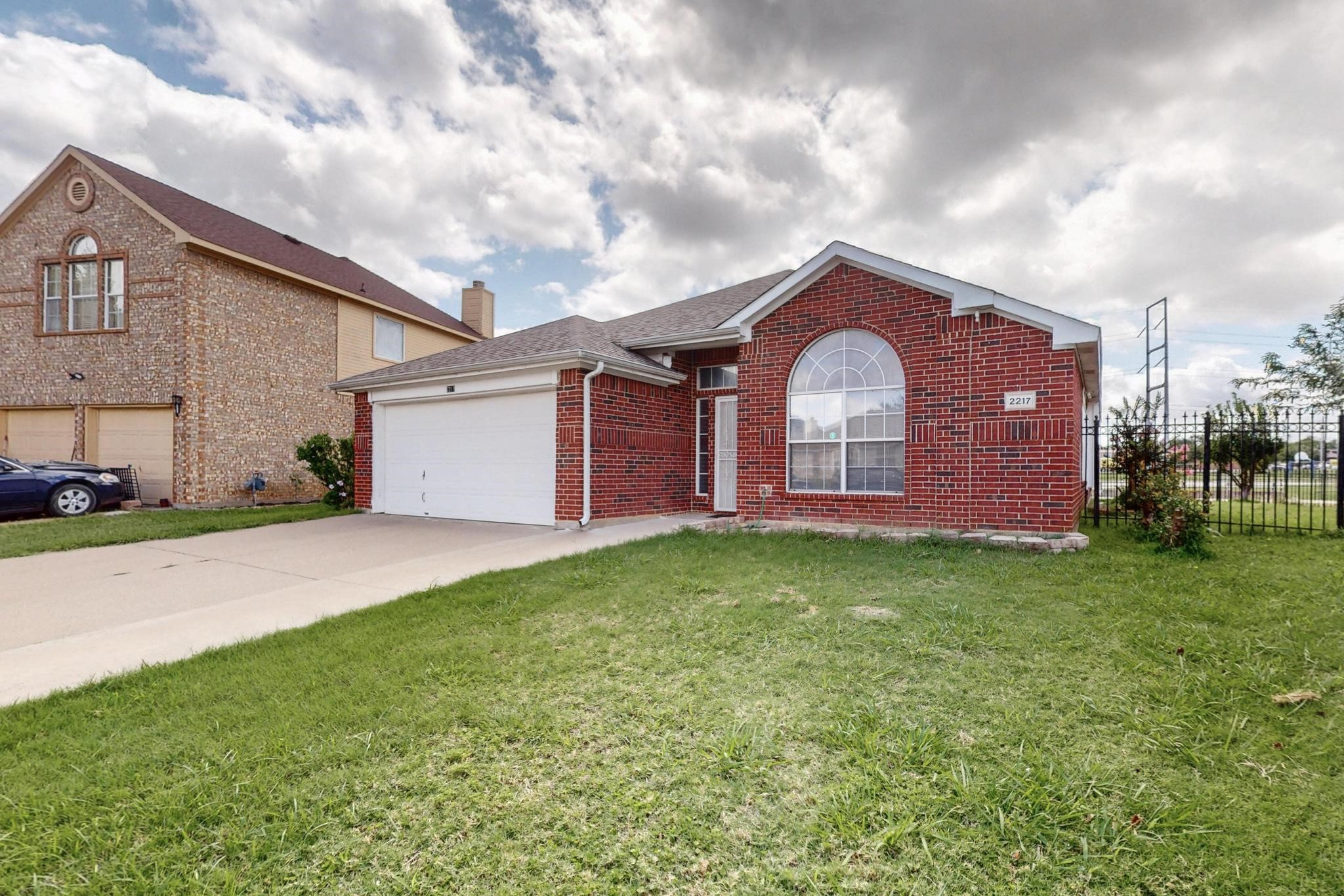 2217 Sophie Lane Arlington TX 76010