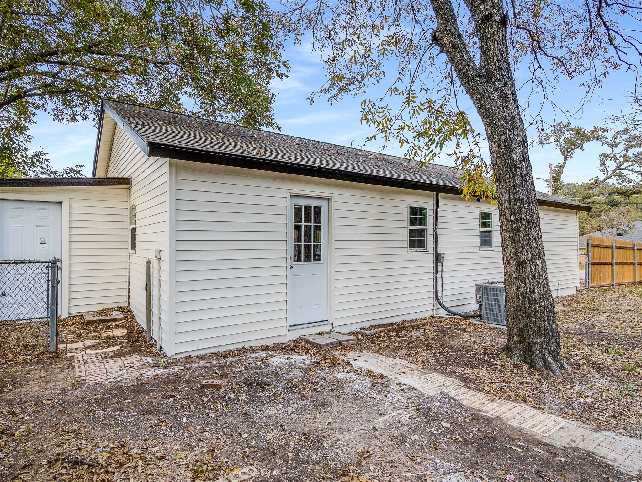 1200 Walker Drive Hurst TX 76053