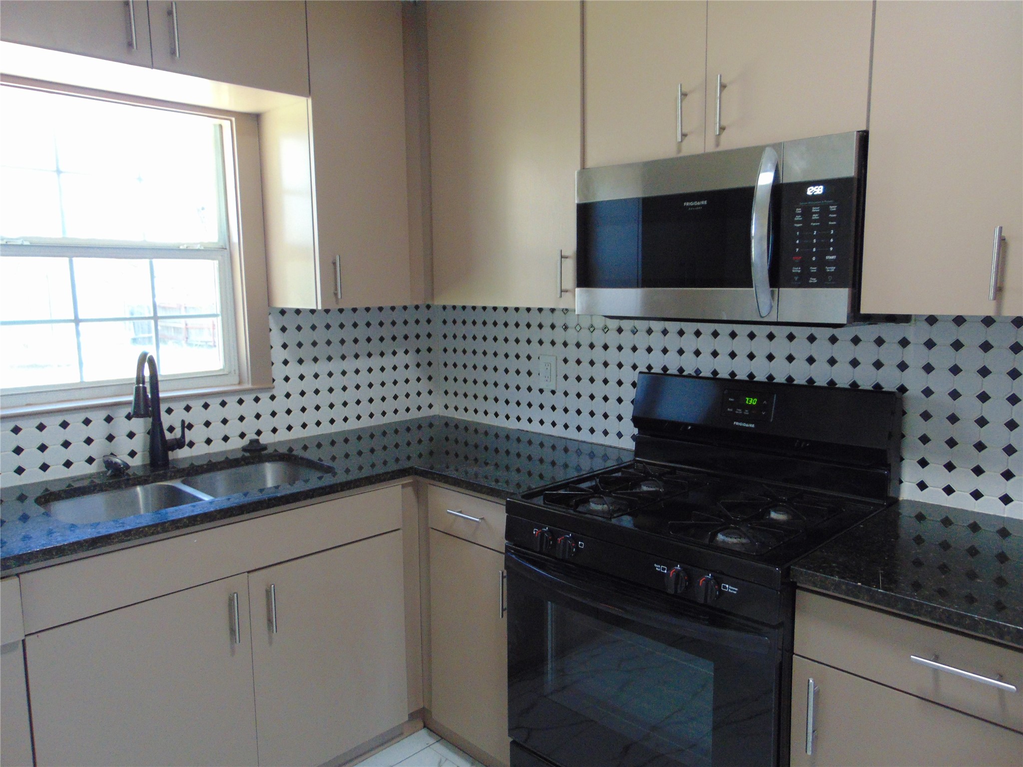 4312 Franklin Street Lancaster TX 75134