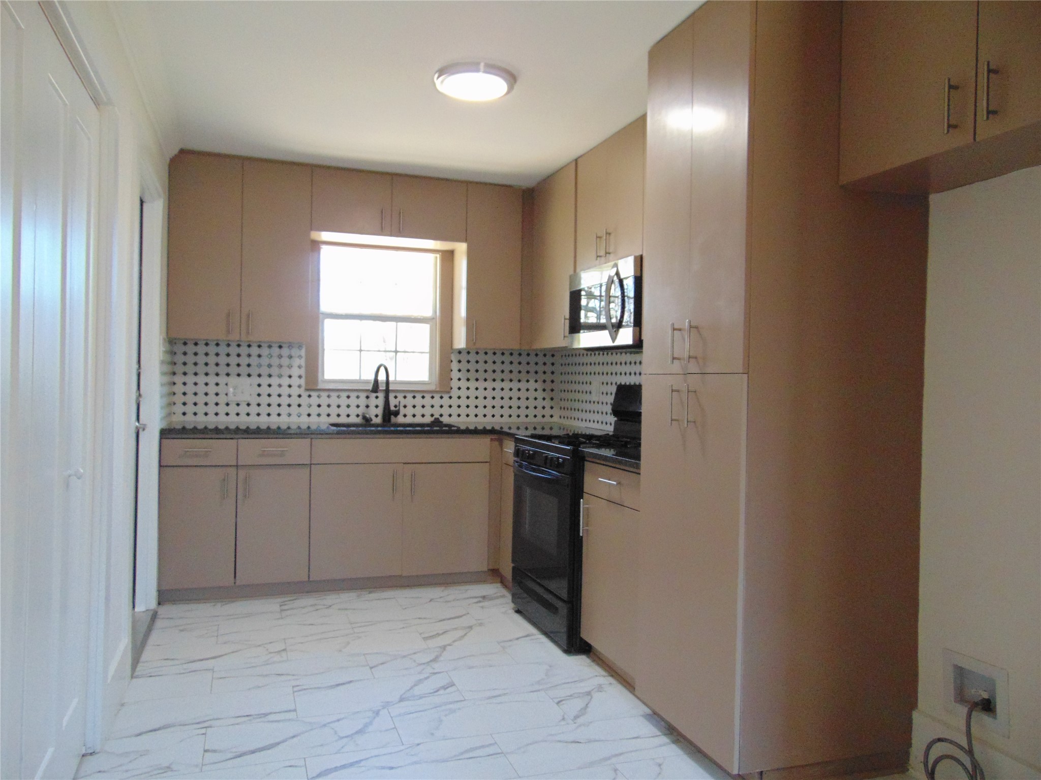 4312 Franklin Street Lancaster TX 75134