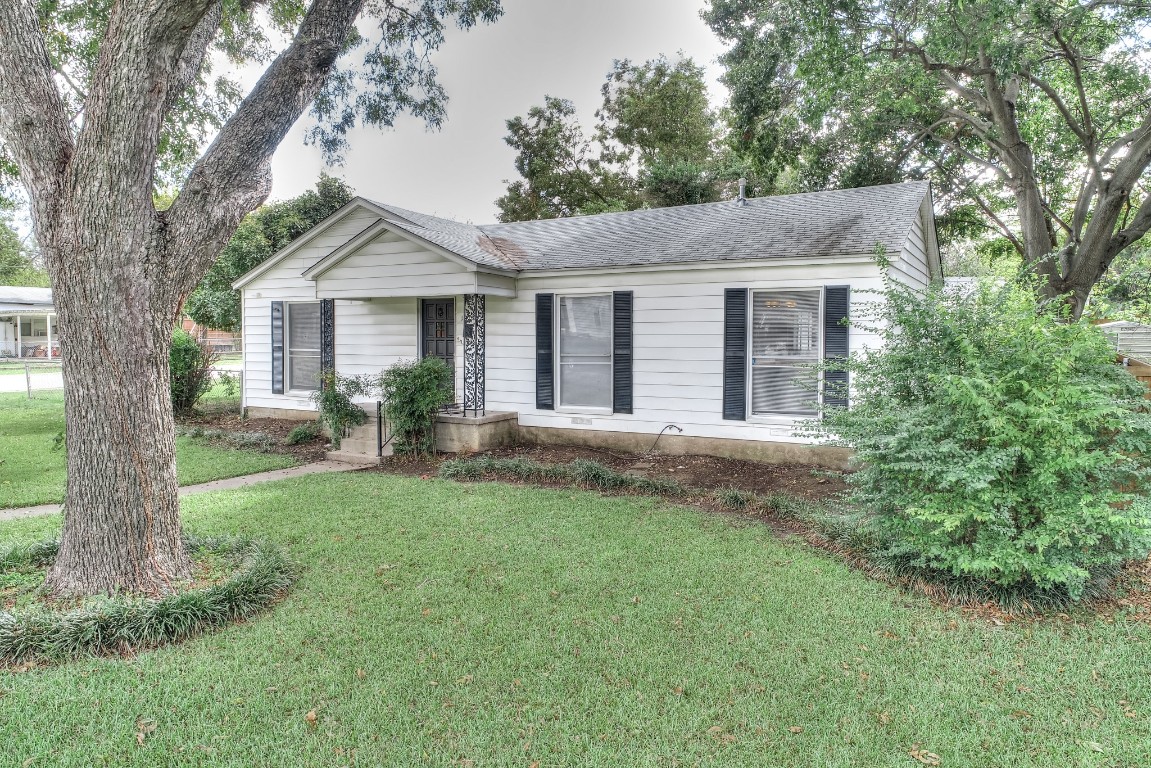 1201 W Russell Avenue Carrollton TX 75006