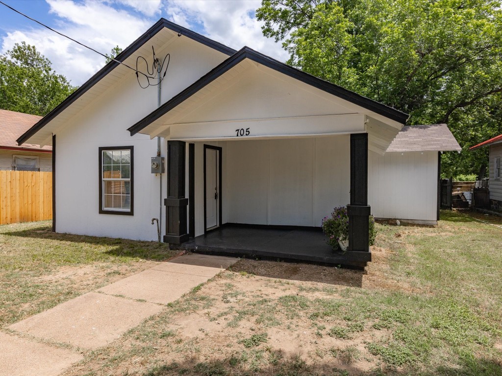705 Jefferson Street Bowie TX 76230