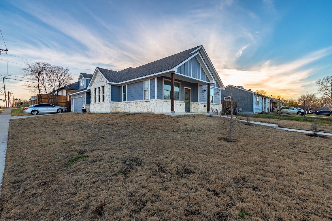 2560 Thannisch Avenue Fort Worth TX 76105