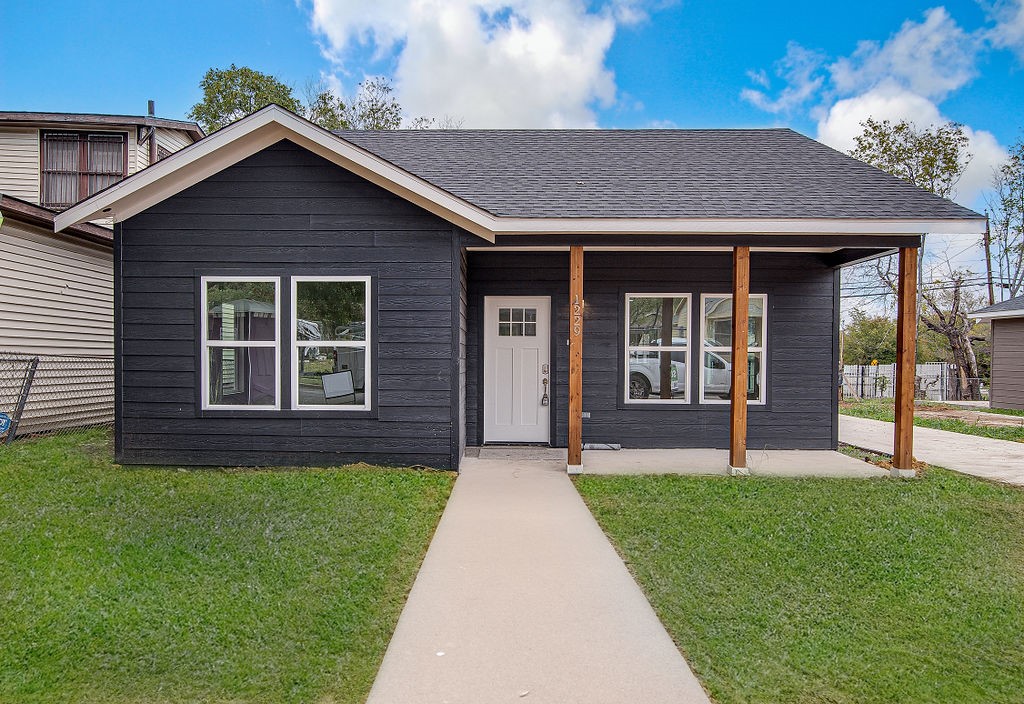1229 E Cannon Street Fort Worth TX 76104