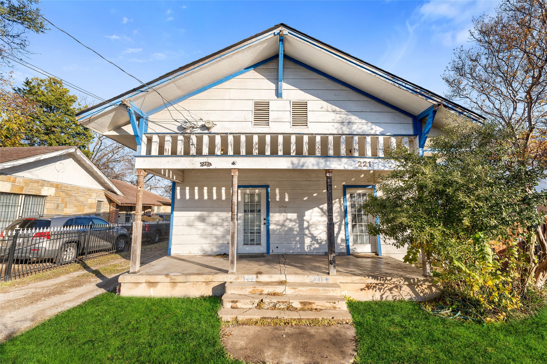 221 W Brooklyn Avenue Dallas TX 75208