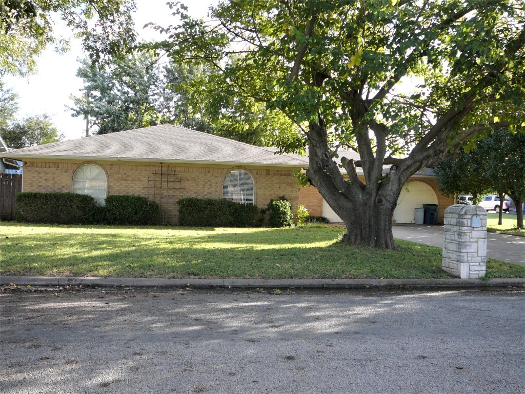 501 Tahiti Drive Granbury TX 76048