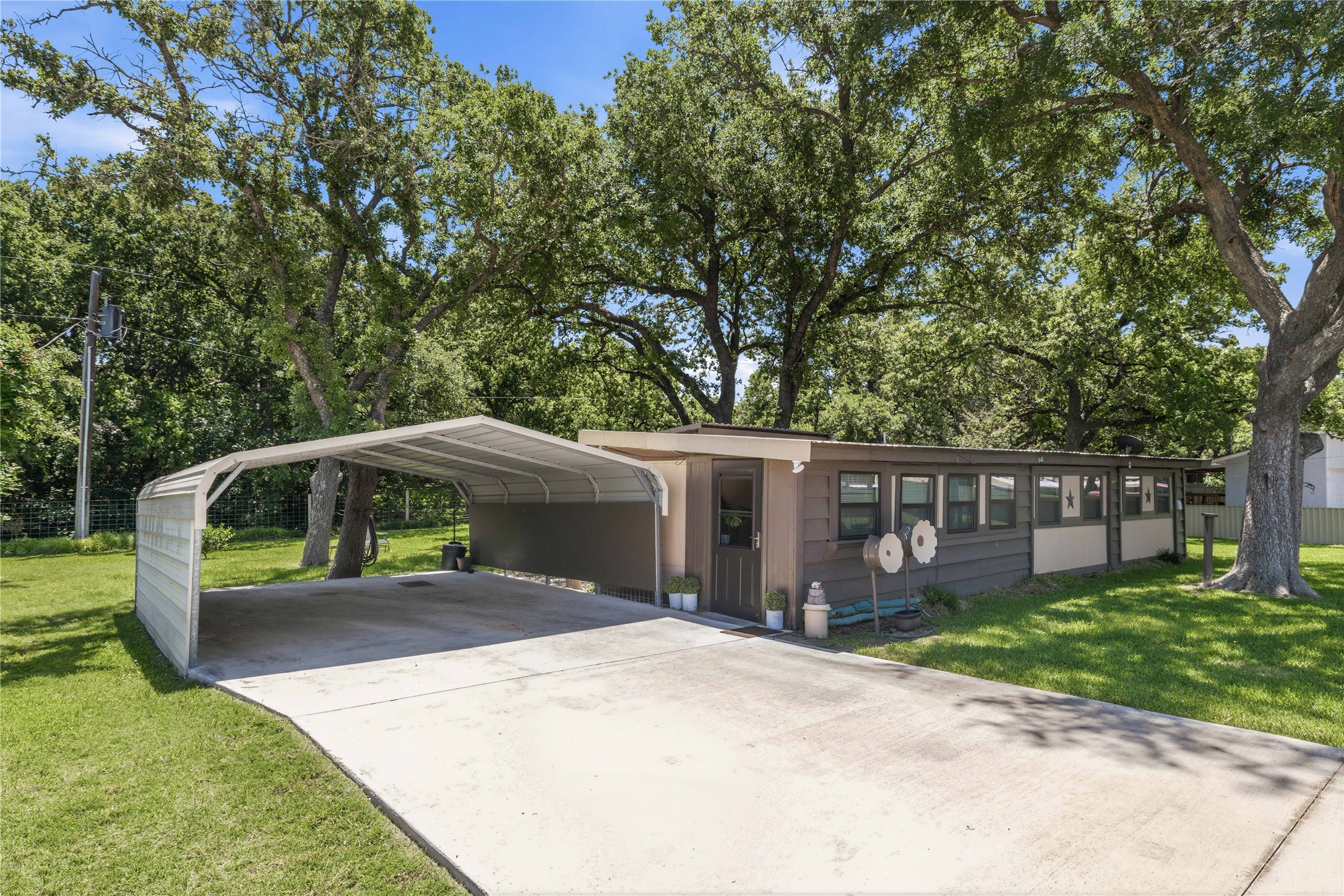 641 S Lamar Street De Leon TX 76444