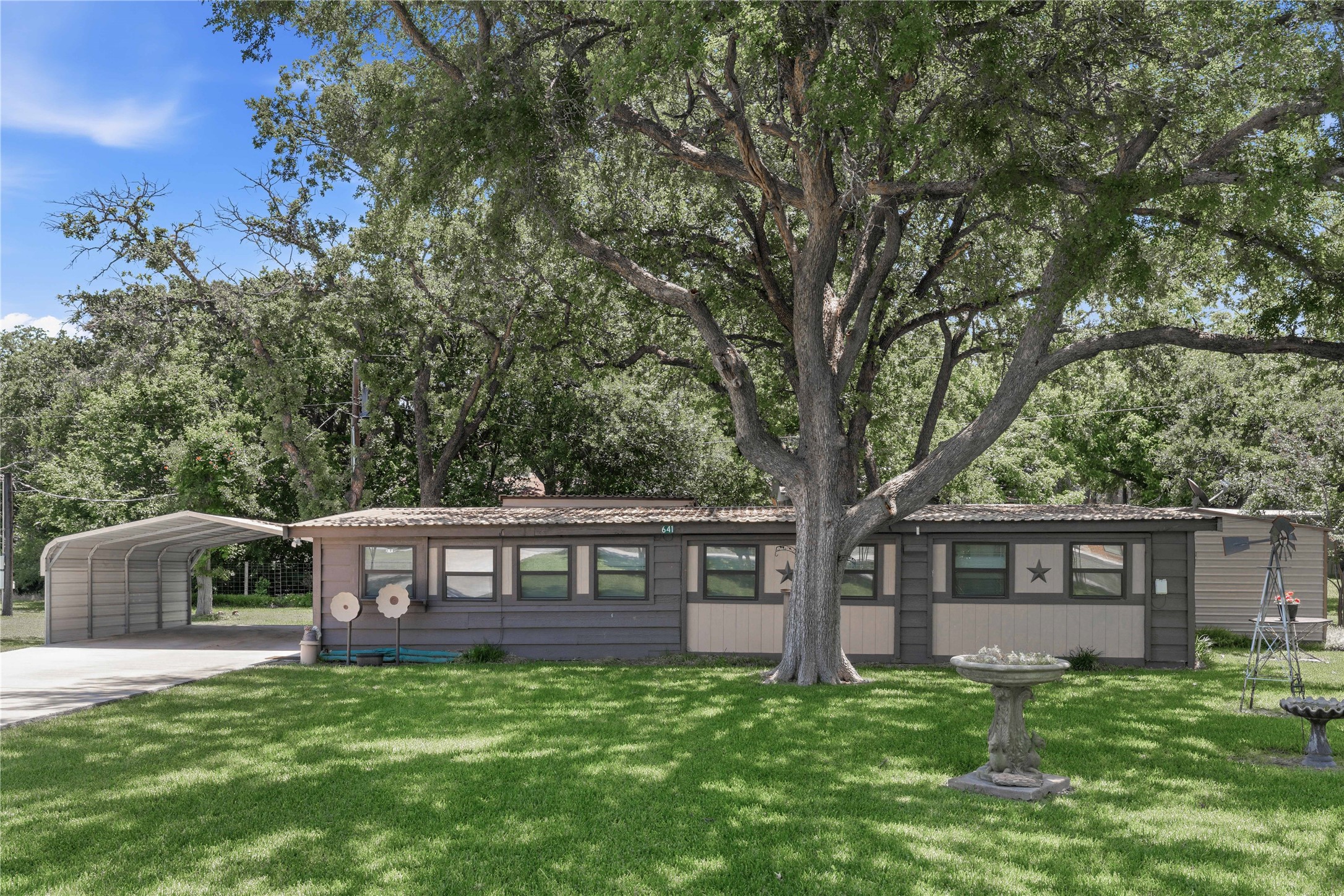 641 S Lamar Street De Leon TX 76444