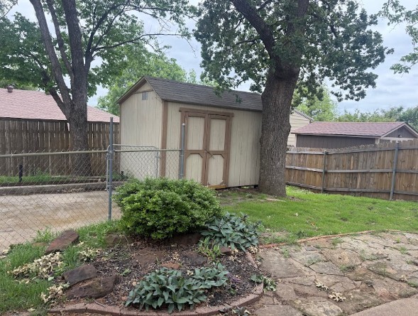 2109 Oakmeadow Street Bedford TX 76021