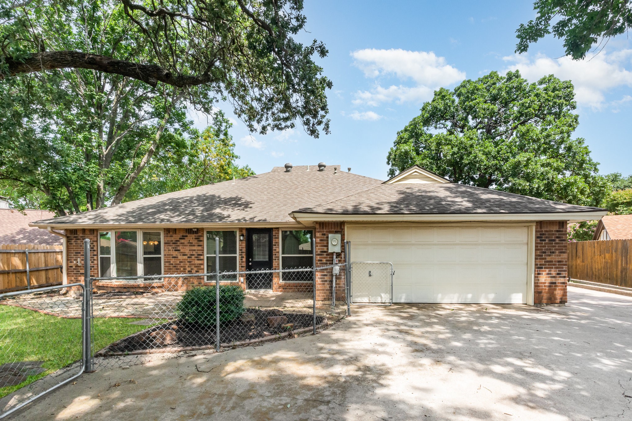 2109 Oakmeadow Street Bedford TX 76021