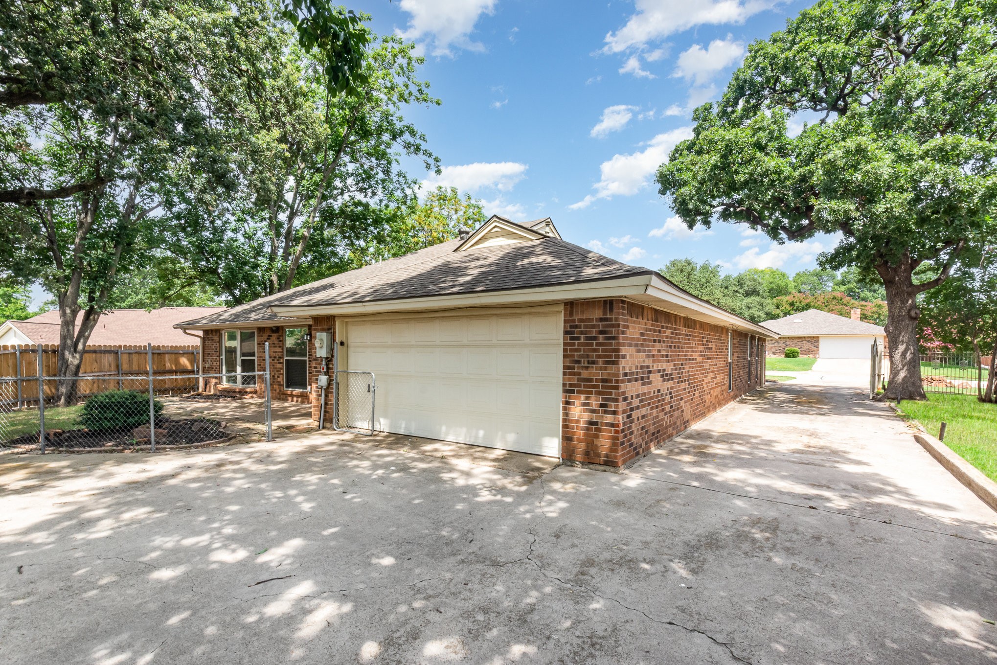 2109 Oakmeadow Street Bedford TX 76021