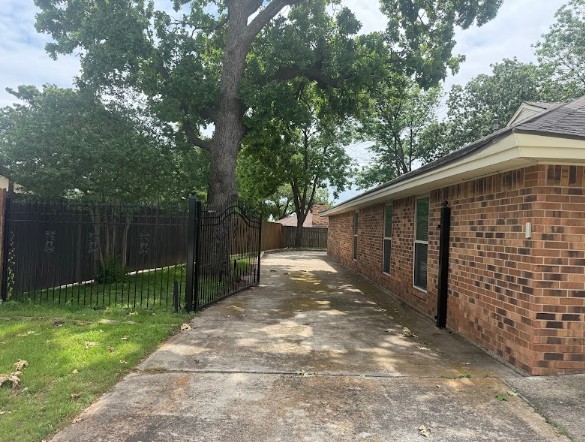 2109 Oakmeadow Street Bedford TX 76021