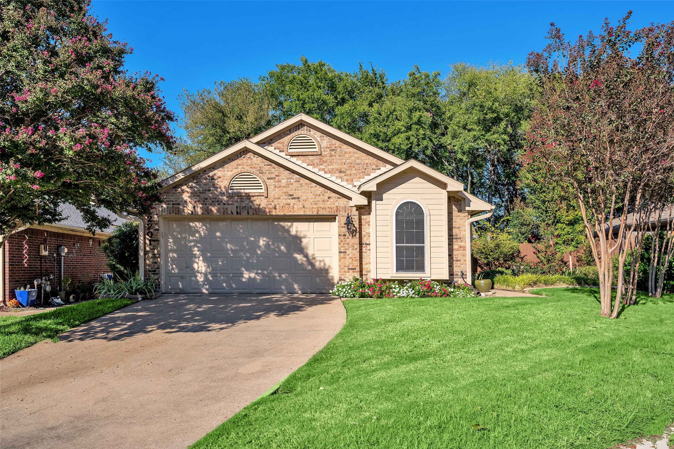 2201 Lacewood Drive Garland TX 75044