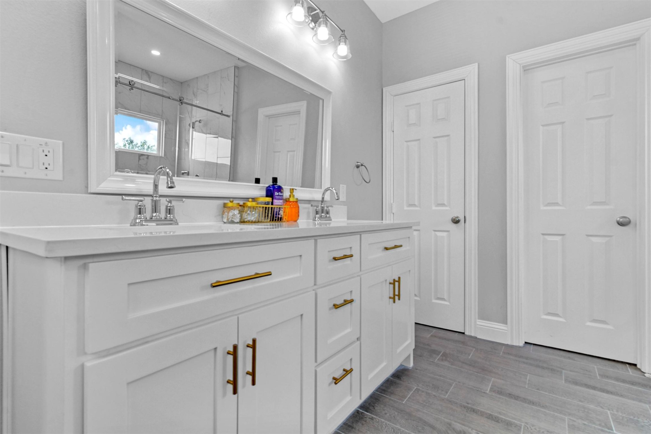 610 Parker Circle Garland TX 75040