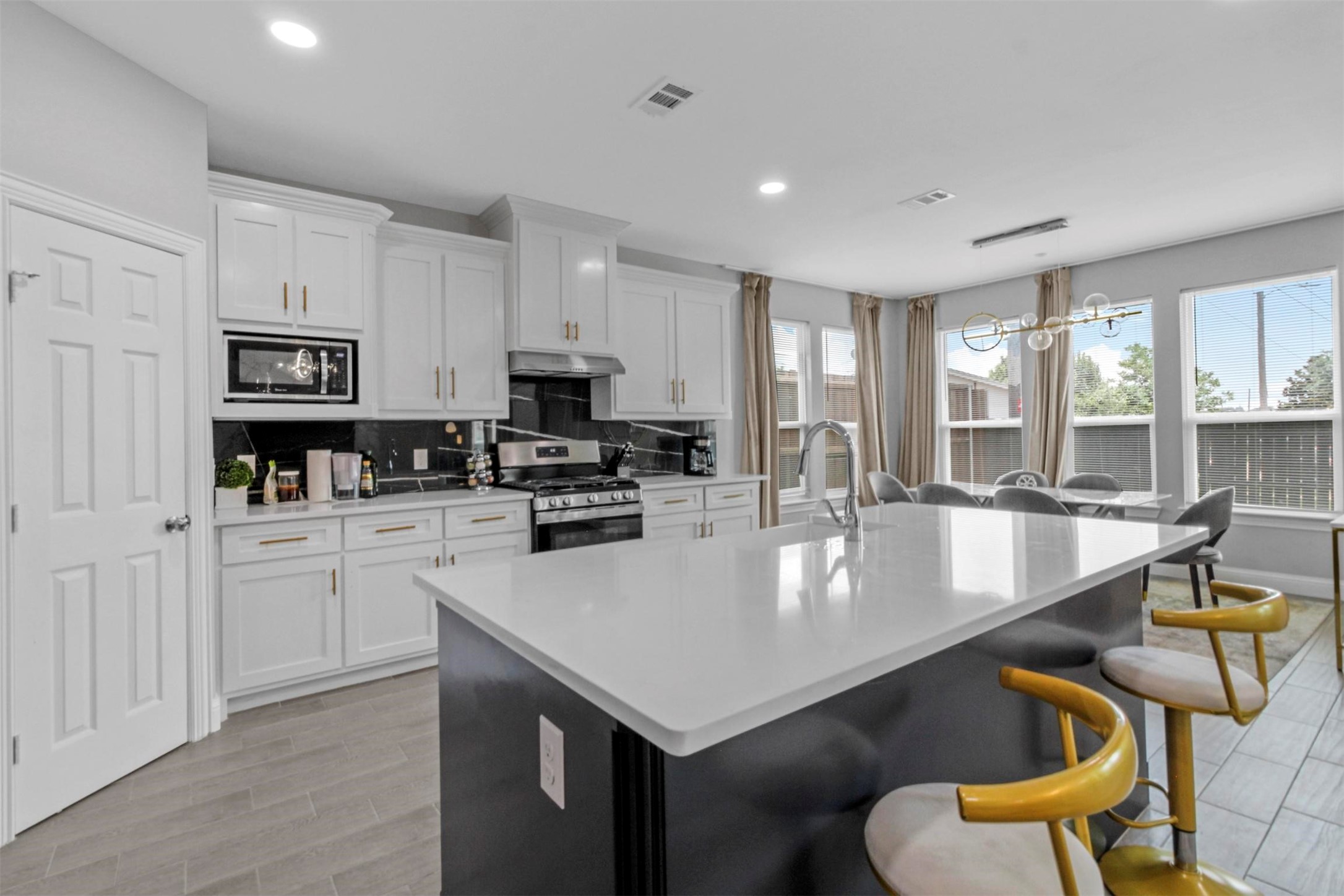 610 Parker Circle Garland TX 75040