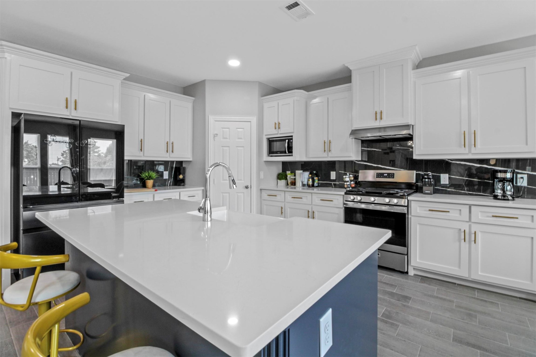 610 Parker Circle Garland TX 75040