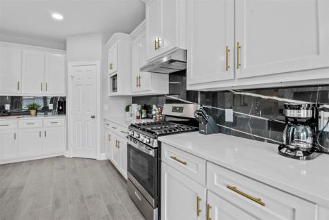 610 Parker Circle Garland TX 75040