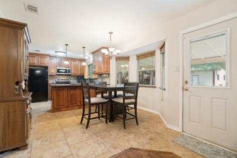 2009 Thousand Oaks Drive Burleson TX 76028