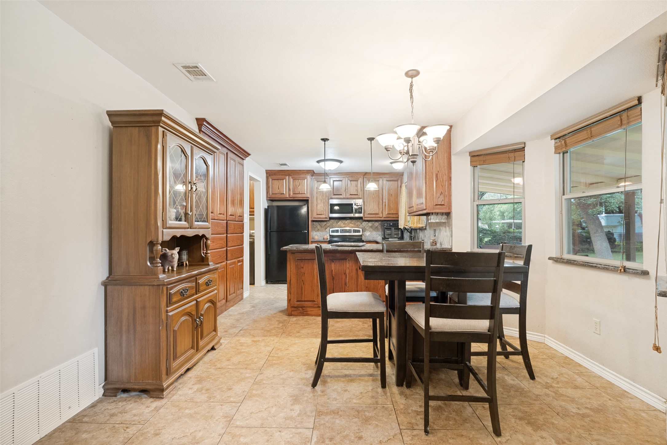 2009 Thousand Oaks Drive Burleson TX 76028