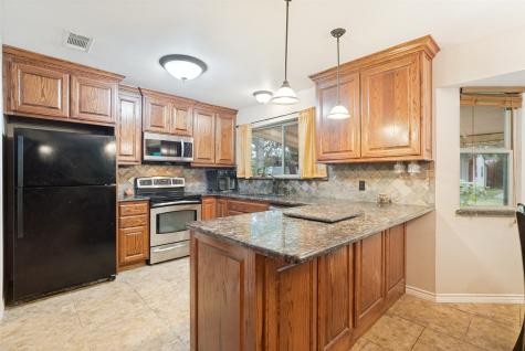 2009 Thousand Oaks Drive Burleson TX 76028