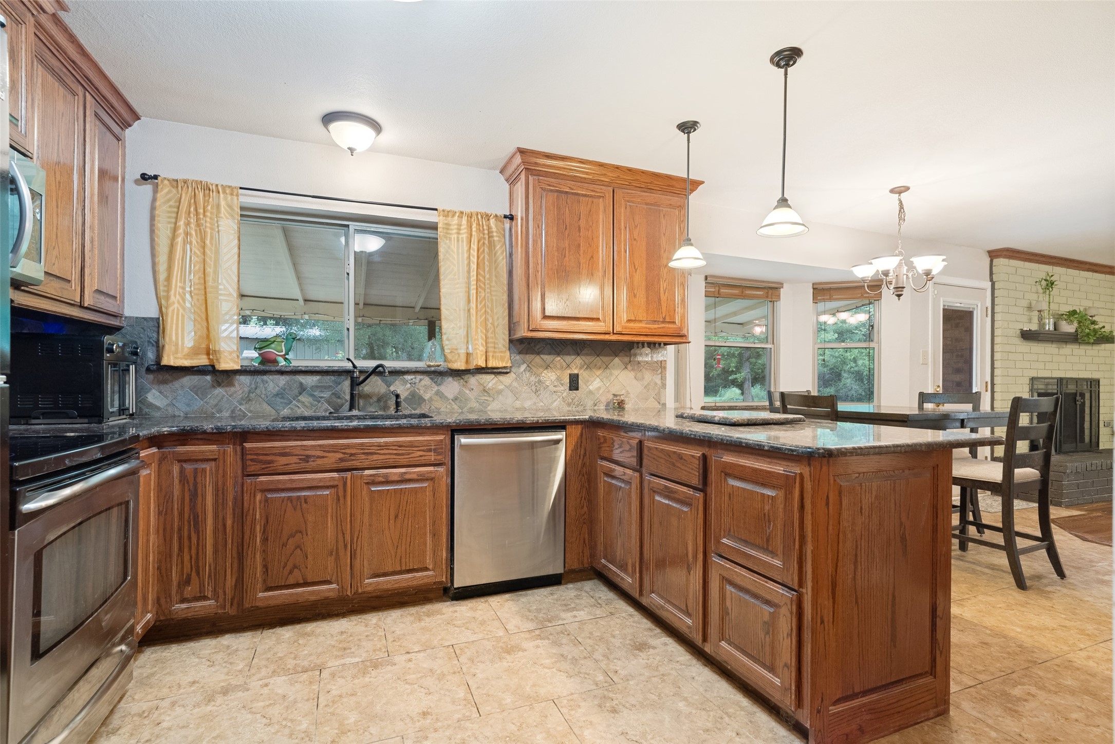 2009 Thousand Oaks Drive Burleson TX 76028